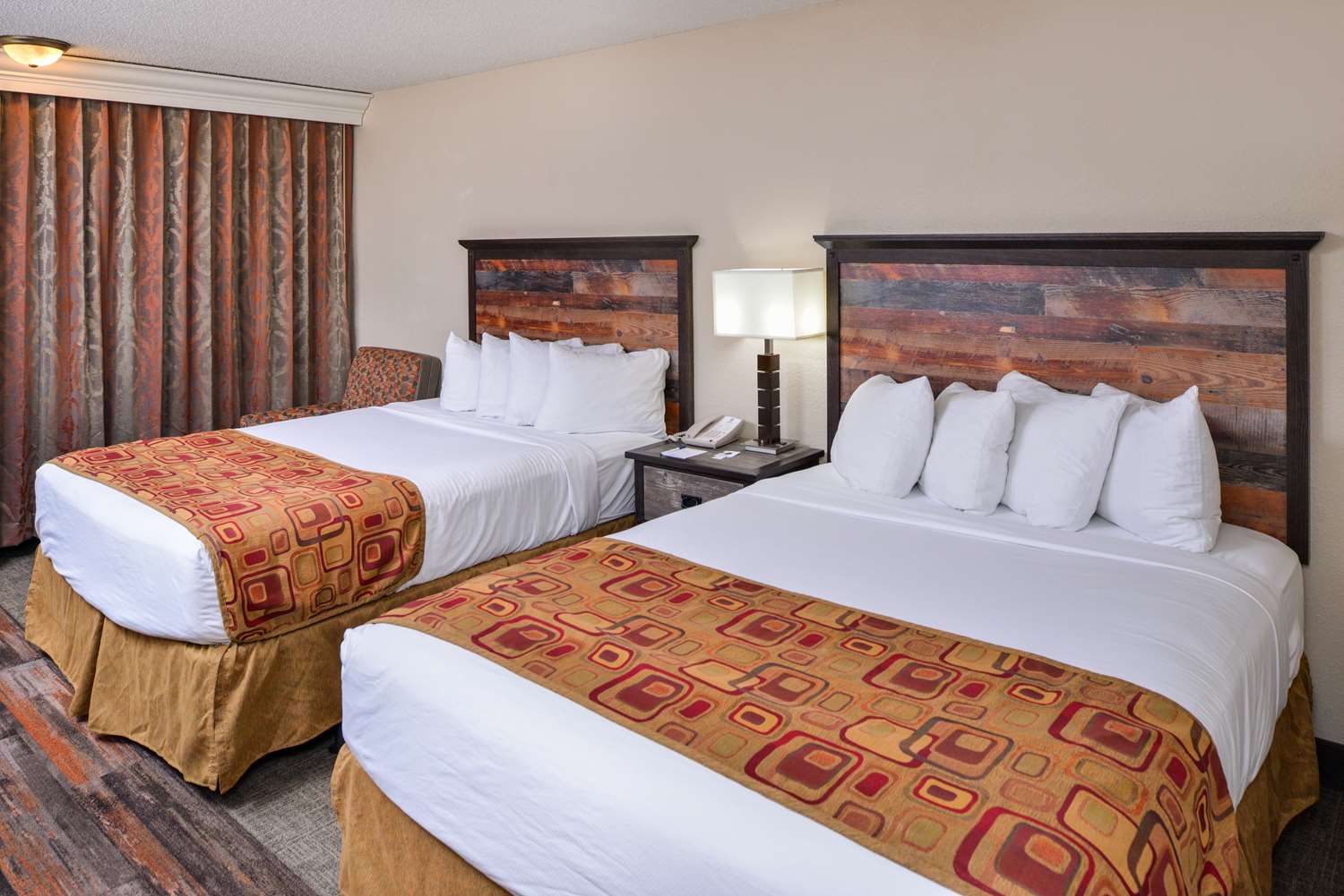 Room, 2 Queen Beds, Pool Side, Balcony