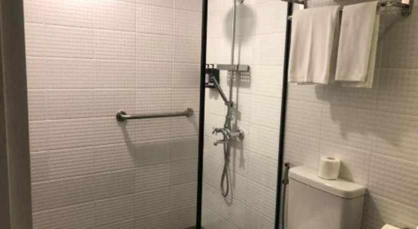 The Henry Suites MiraNila QC 40/41