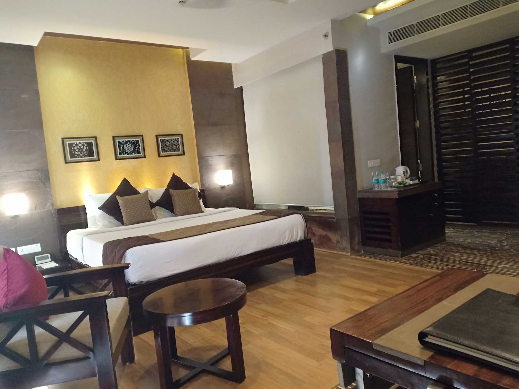 جناح بسرير كينج، Ramada by Wyndham Ajmer 3/8