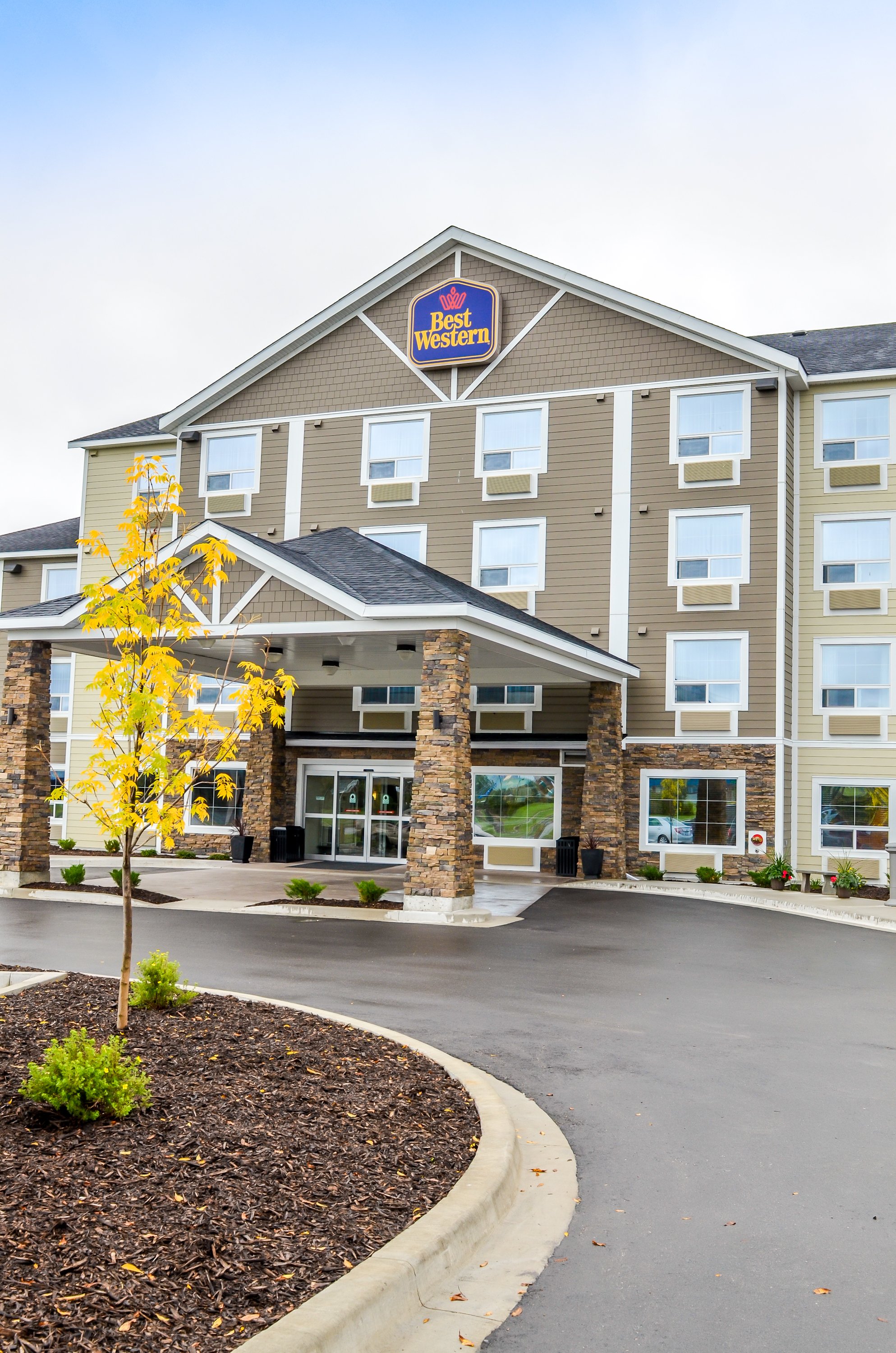 Best Western Thompson Hotel Suites 37/43