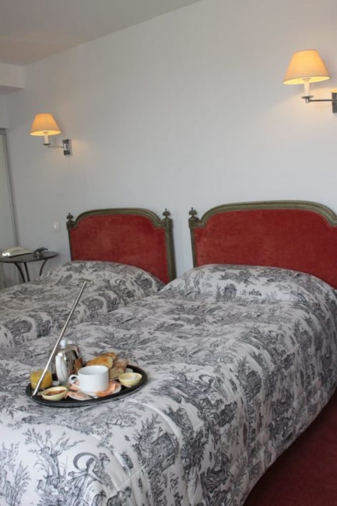 COMFORT, TWIN BEDS