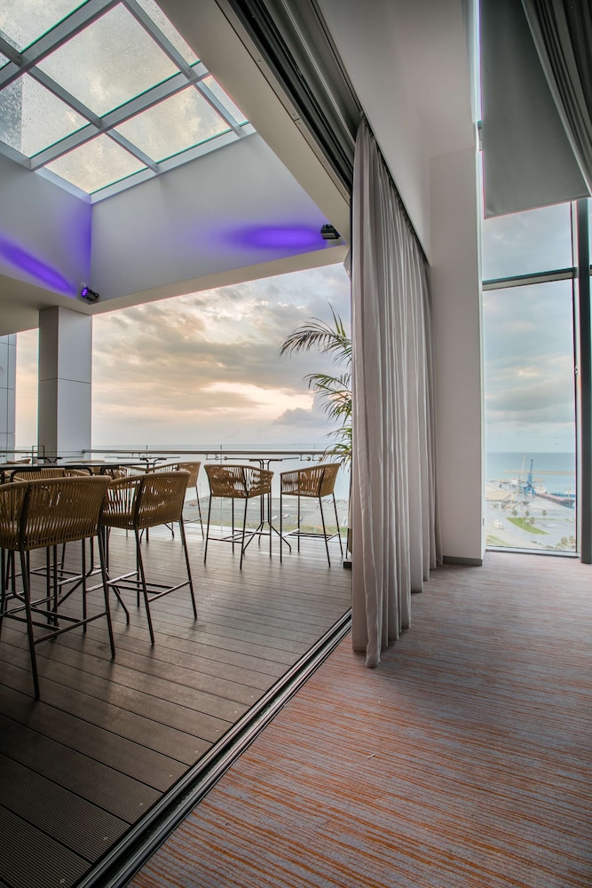 Radisson Blu Hotel Larnaca 56/74