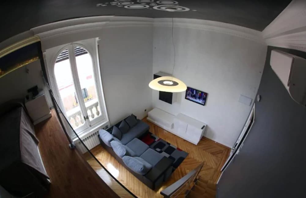 Hostal Abadia 6/50