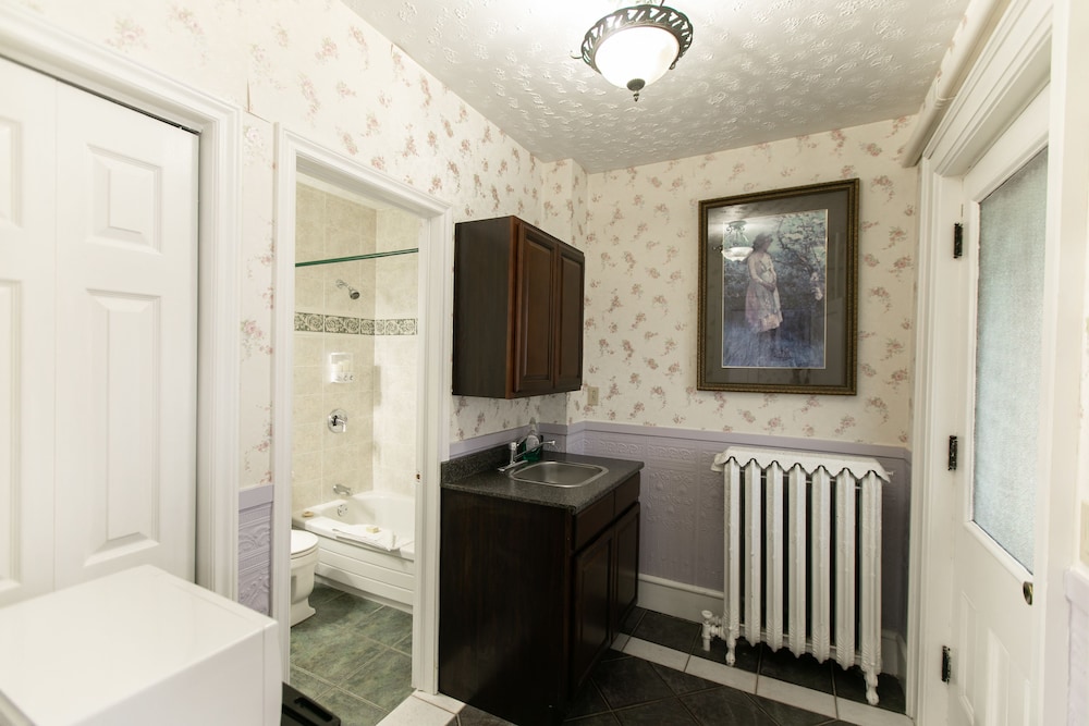Prince Street Suites 50/50