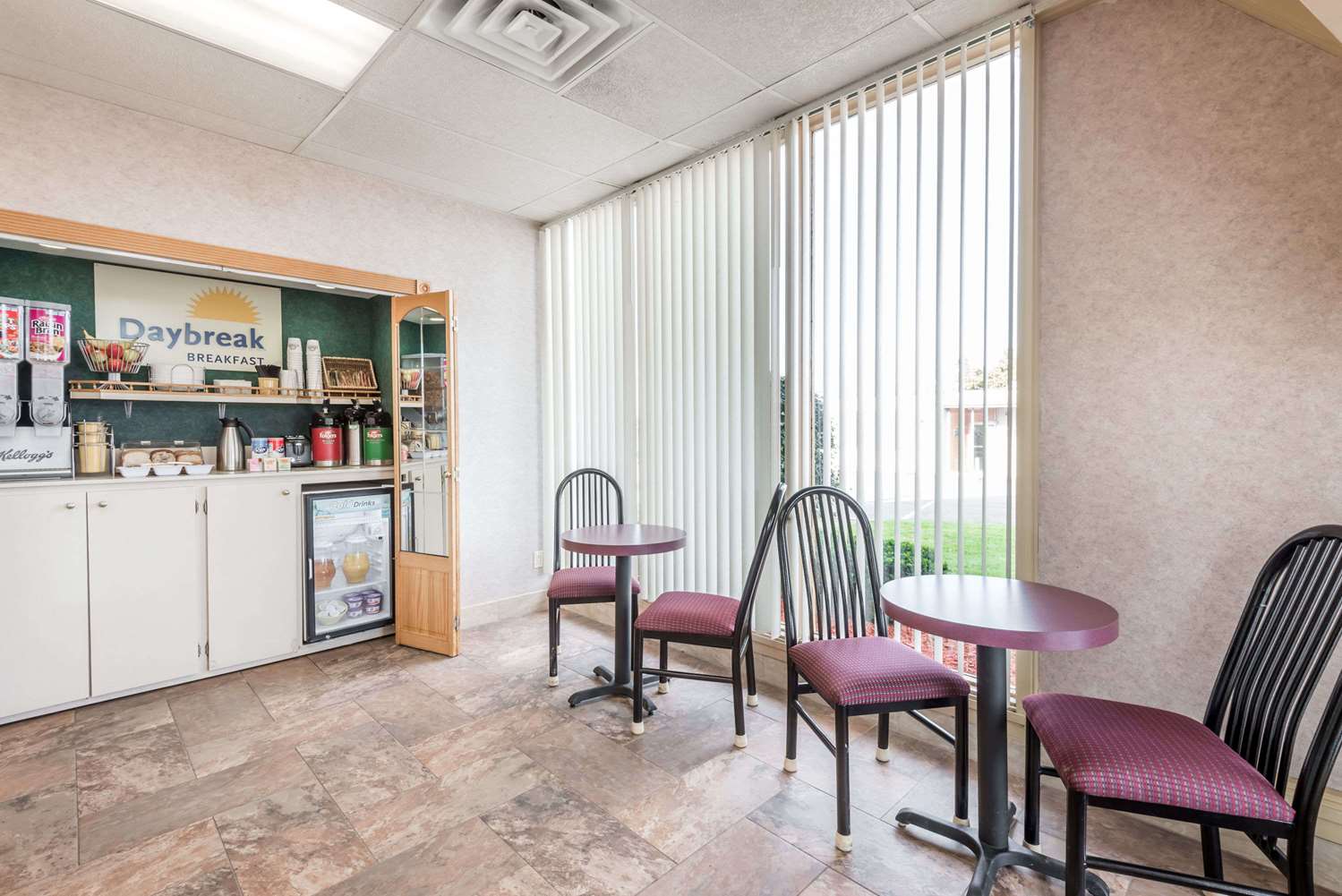 Days Inn by Wyndham Niles 19/24