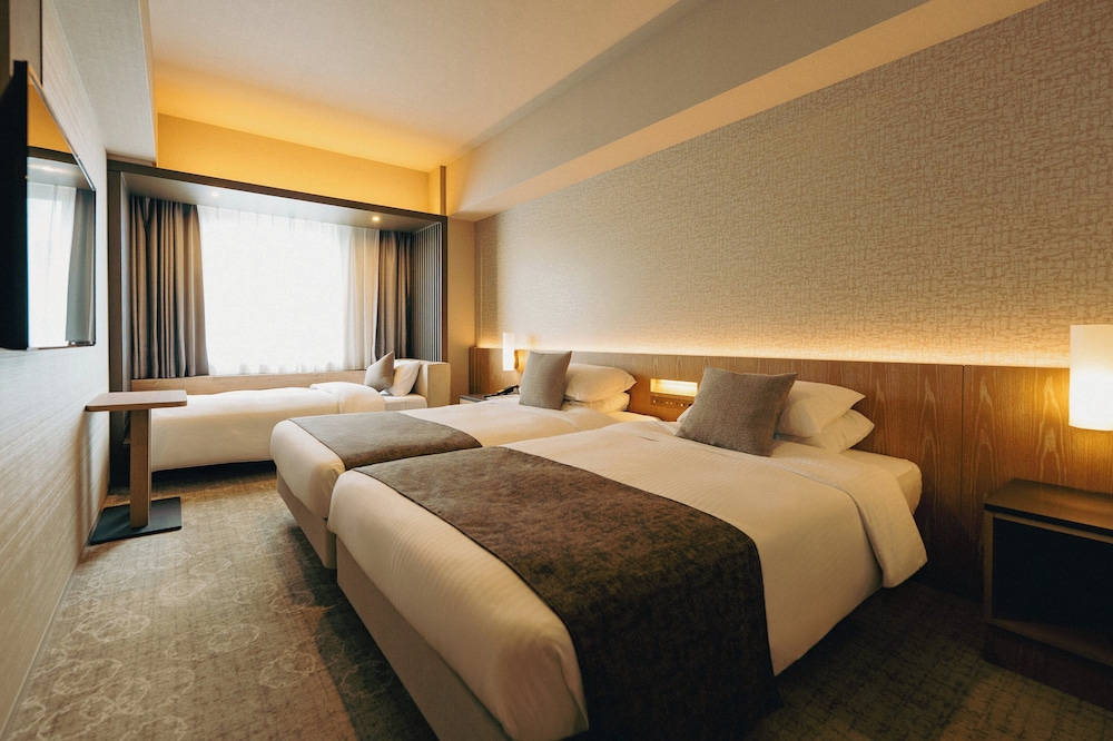 SUPERIOR, TWIN BEDS, SOFA