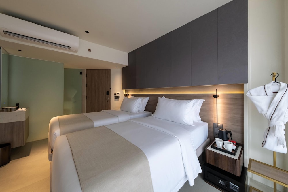 غرفة ديلوكس بسريرين منفصلين، Ramada Encore by Wyndham Boracay White Beach 2/4