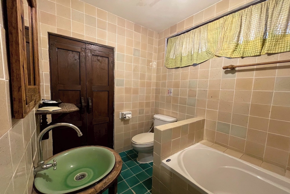 The Royal Shilton Resort 46/50