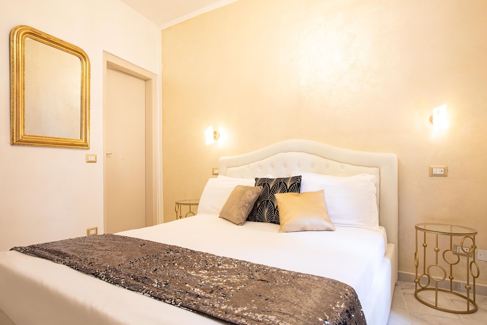DELUXE, DOUBLE BED