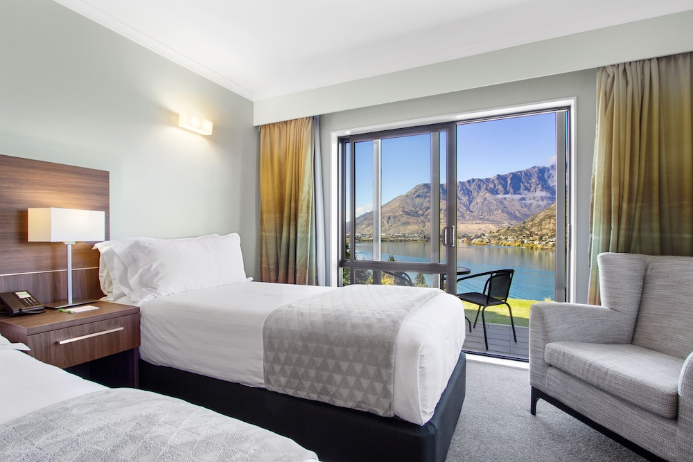 HOLIDAY INN QUEENSTOWN FRANKTON ROAD 24/76