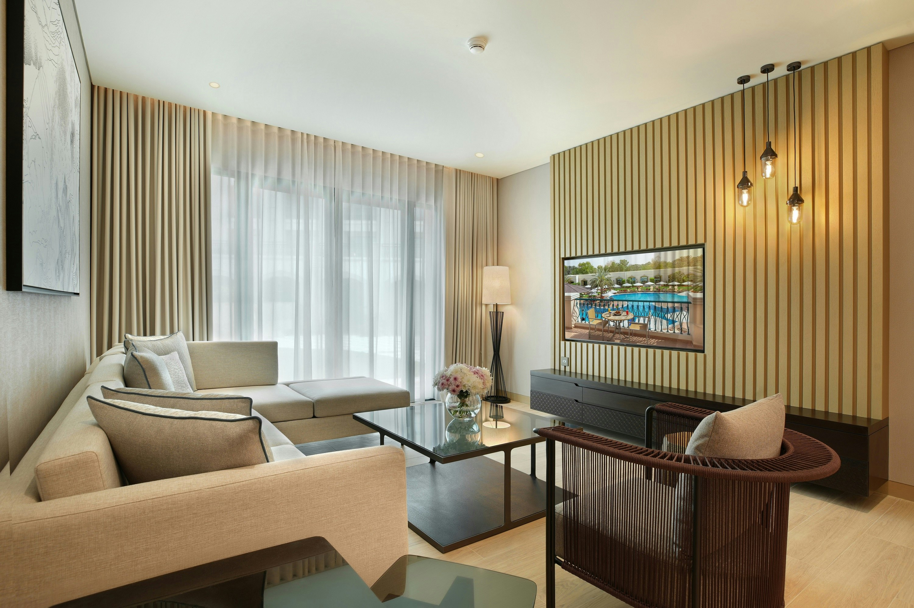 Al Ain Rotana Hotel 30/50