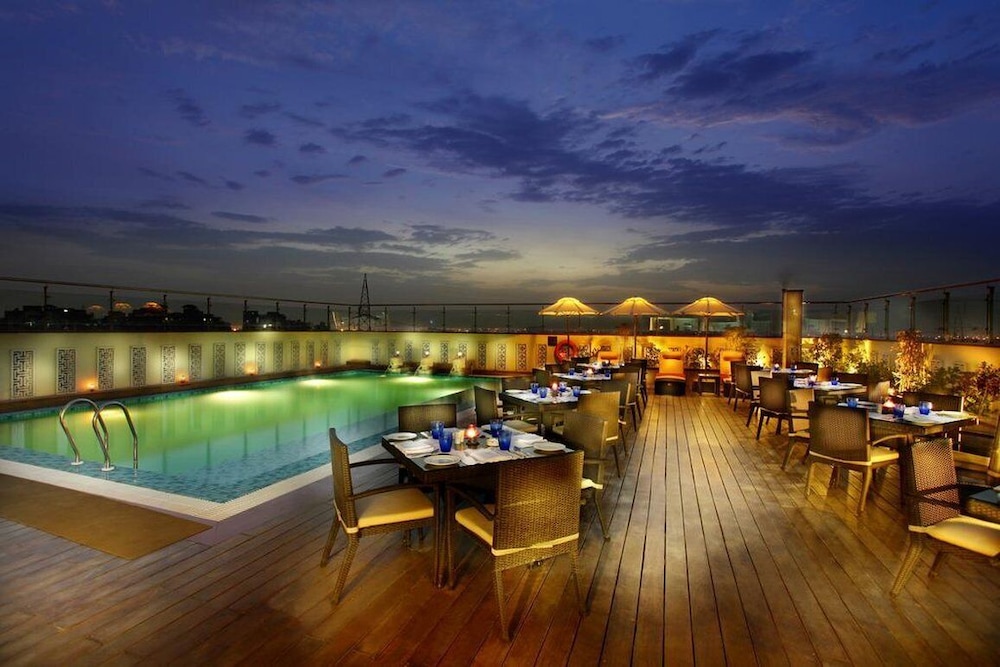 Mahagun Sarovar Portico Suites 32/38