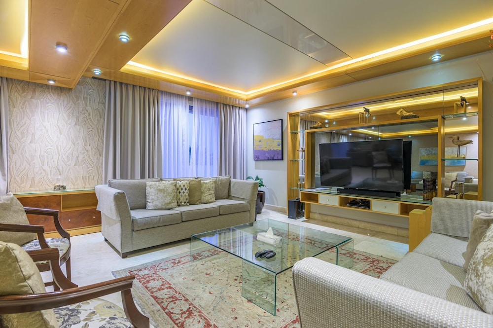 Lahoya Suites 19/50