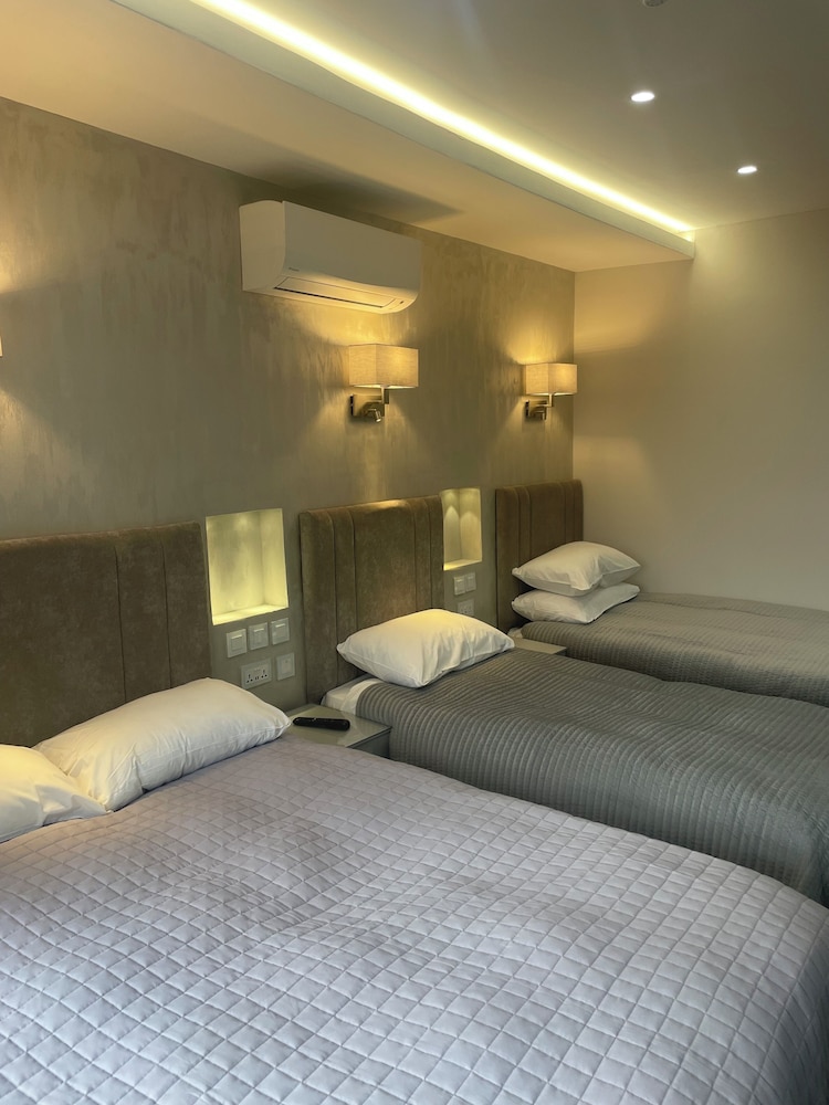 Park Avenue Hotel 33/61