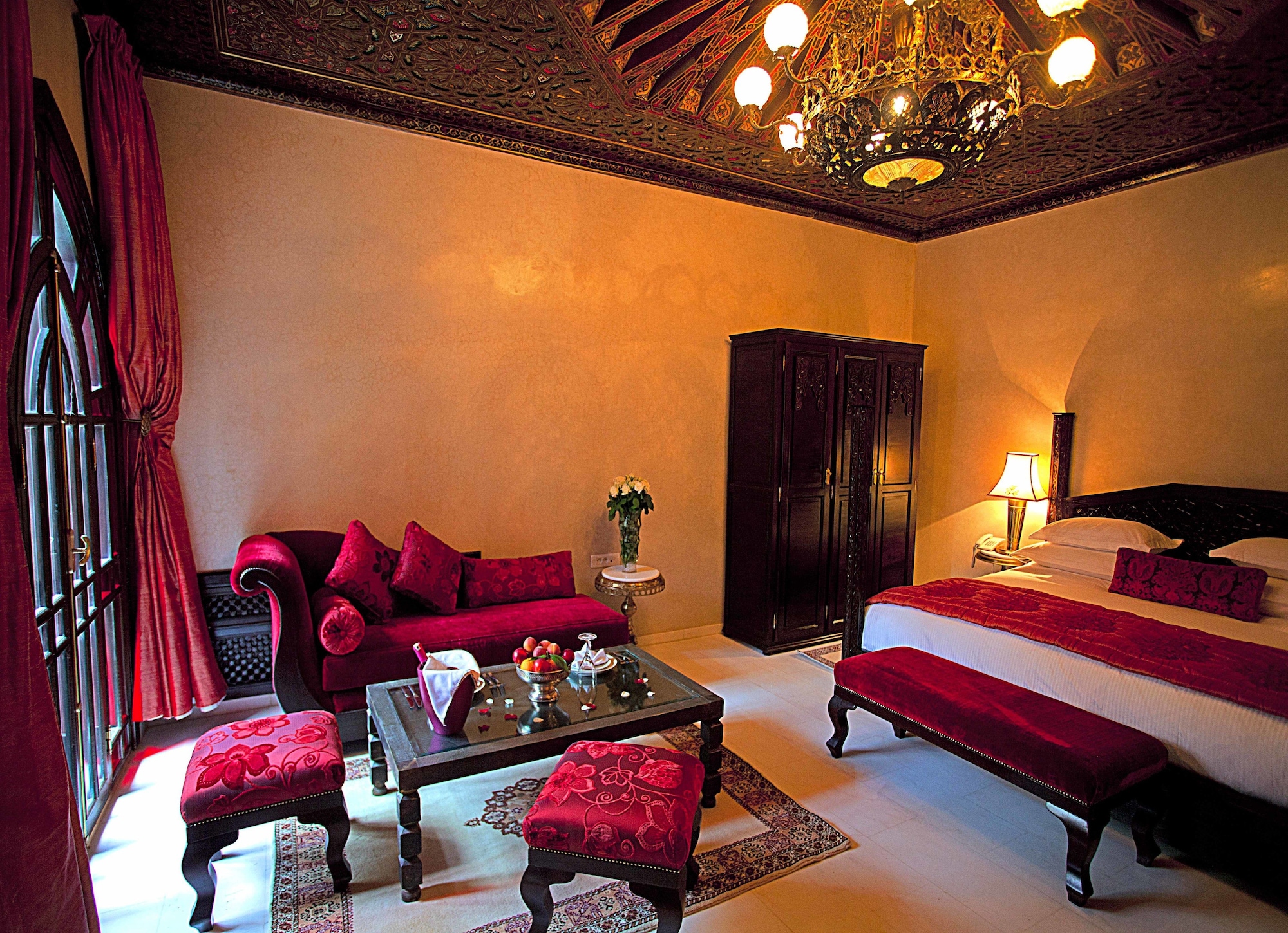 AMBASSADOR, SUITE