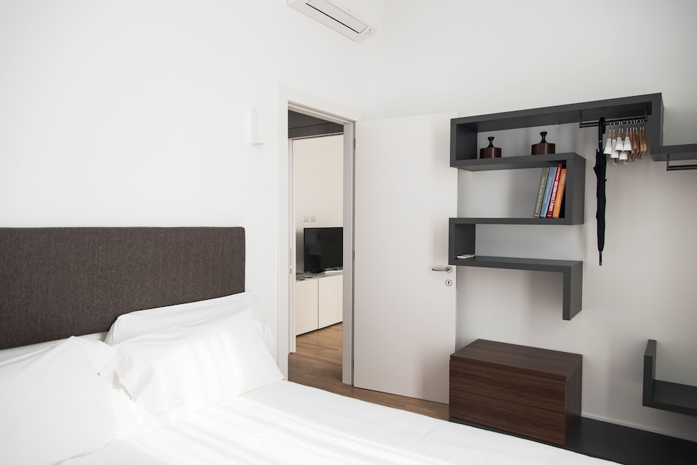 Brera Apartments In San Babila 7/50