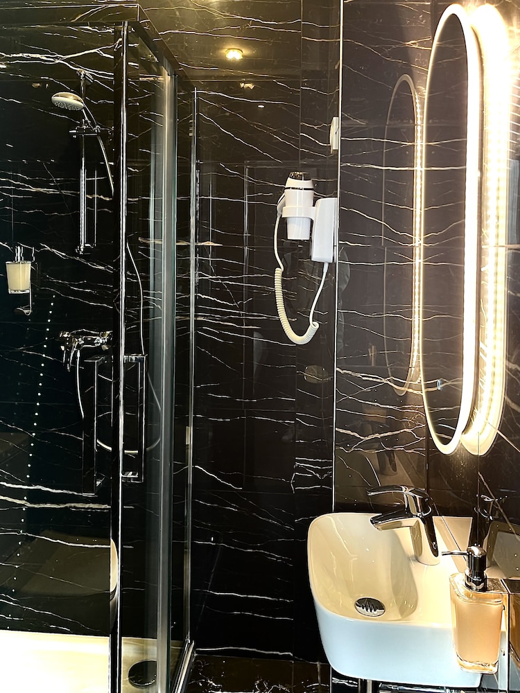 The Originals Boutique, Hotel Le Marignan, Le Havre Centre Gare 38/40