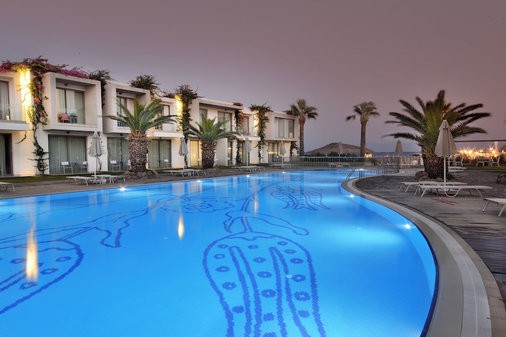 Lugga Boutique Hotel and Beach 39/43