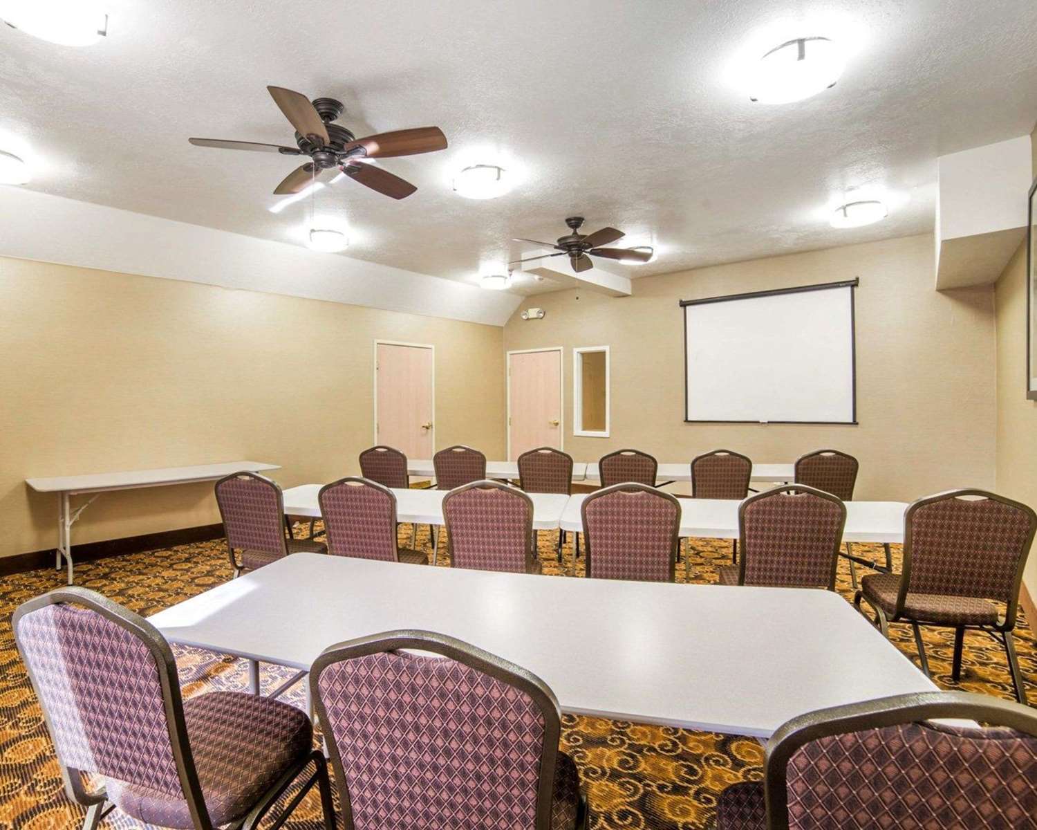 Comfort Inn Elko 25/33
