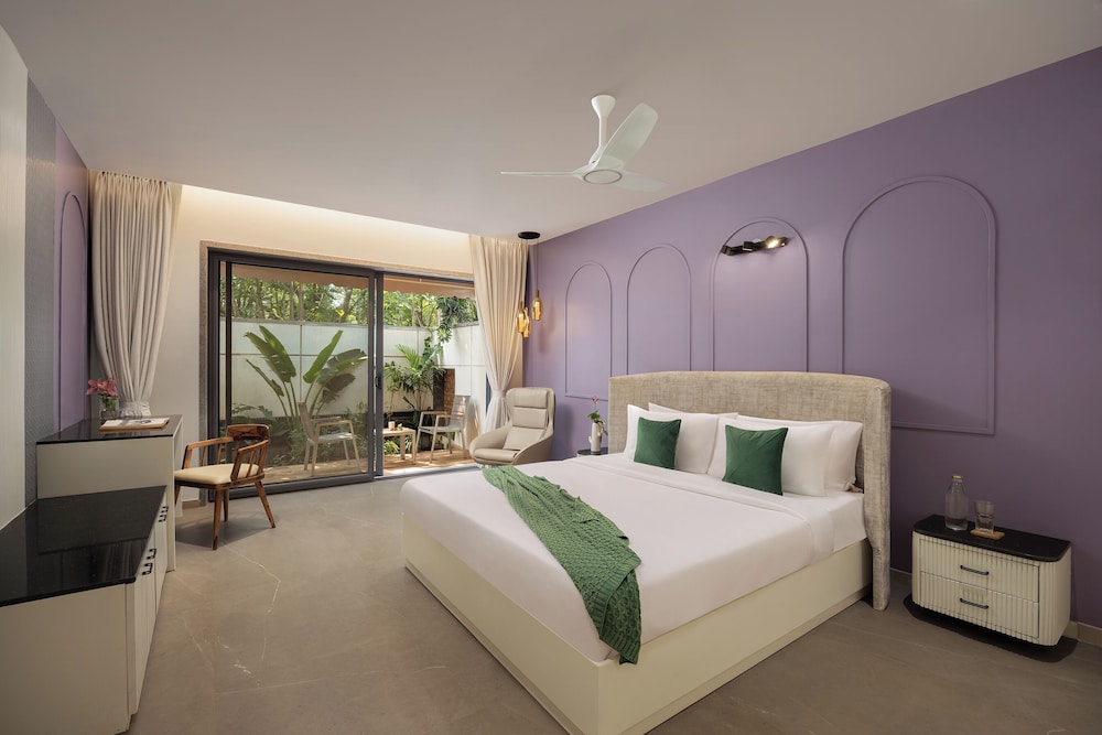 ELIVAAS Cloud 7 4 BHK Villa with Pvt Pool 12/72