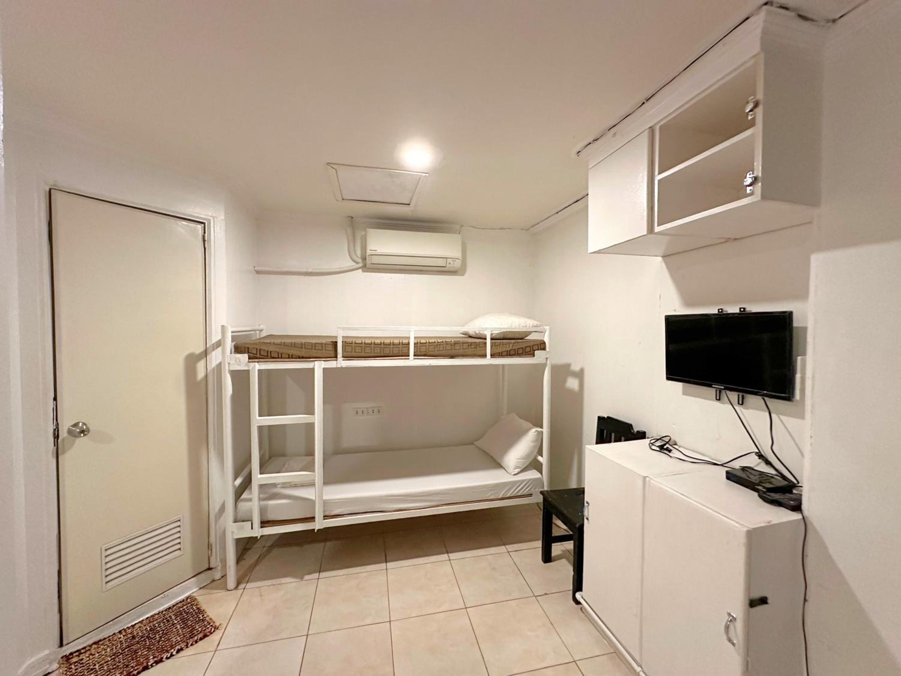 Female Dorm, Female Only