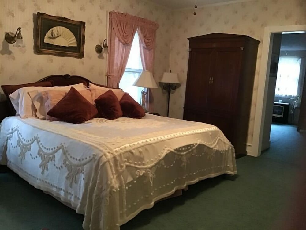 Brookview Manor Inn of the Poconos 12/51
