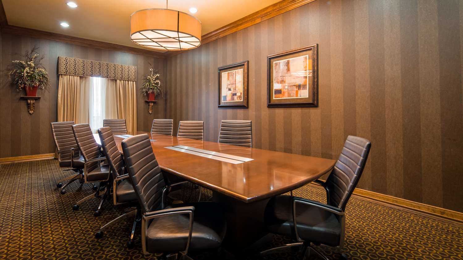 Best Western Plus Christopher Inn & Suites 28/32