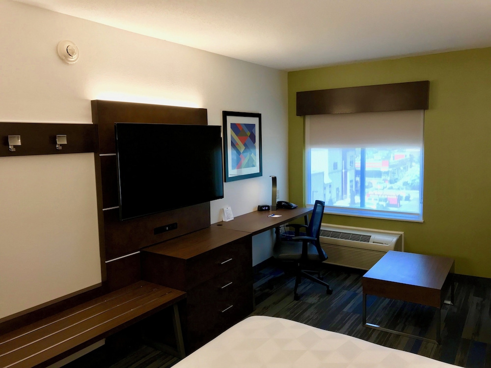 Holiday Inn Express Fishkill-Mid Hudson Valley 64/71