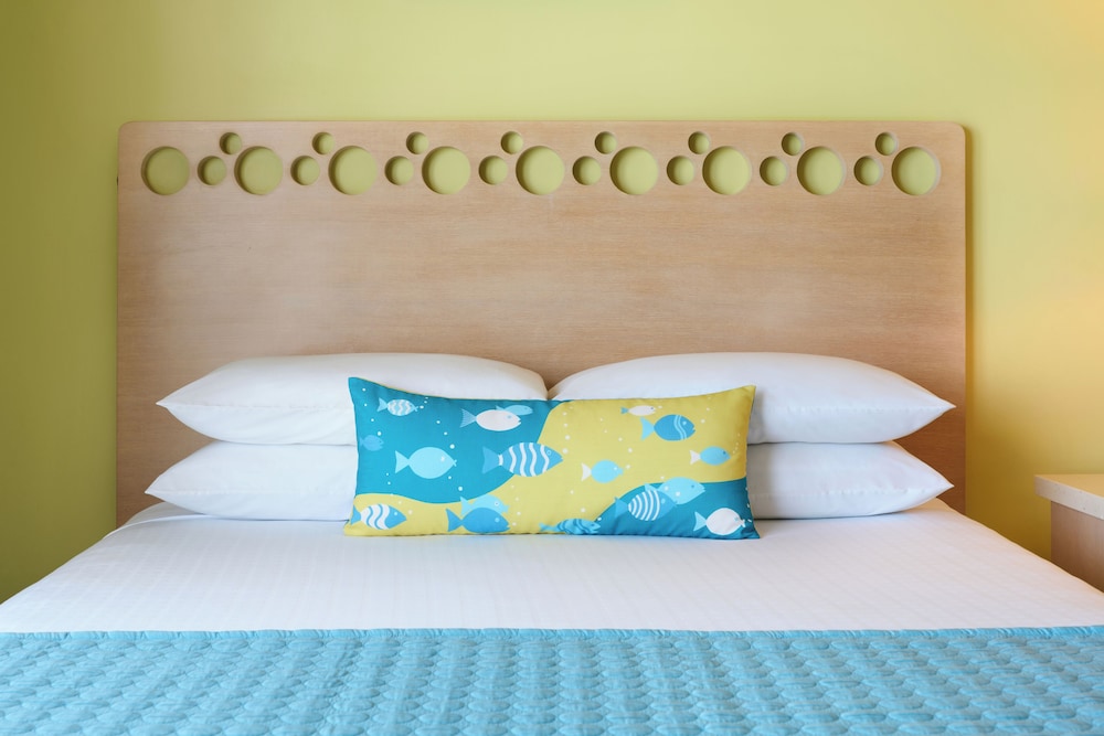 ROOM, OCEAN FRONT