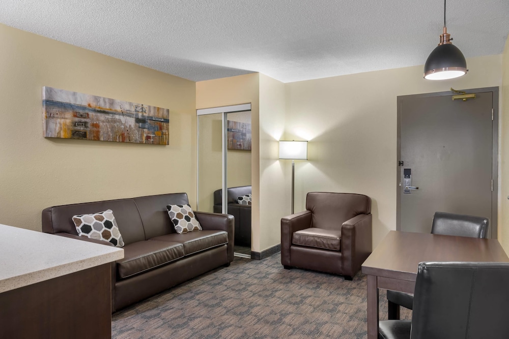 Quality Inn & Suites Bathurst, NB 25/50