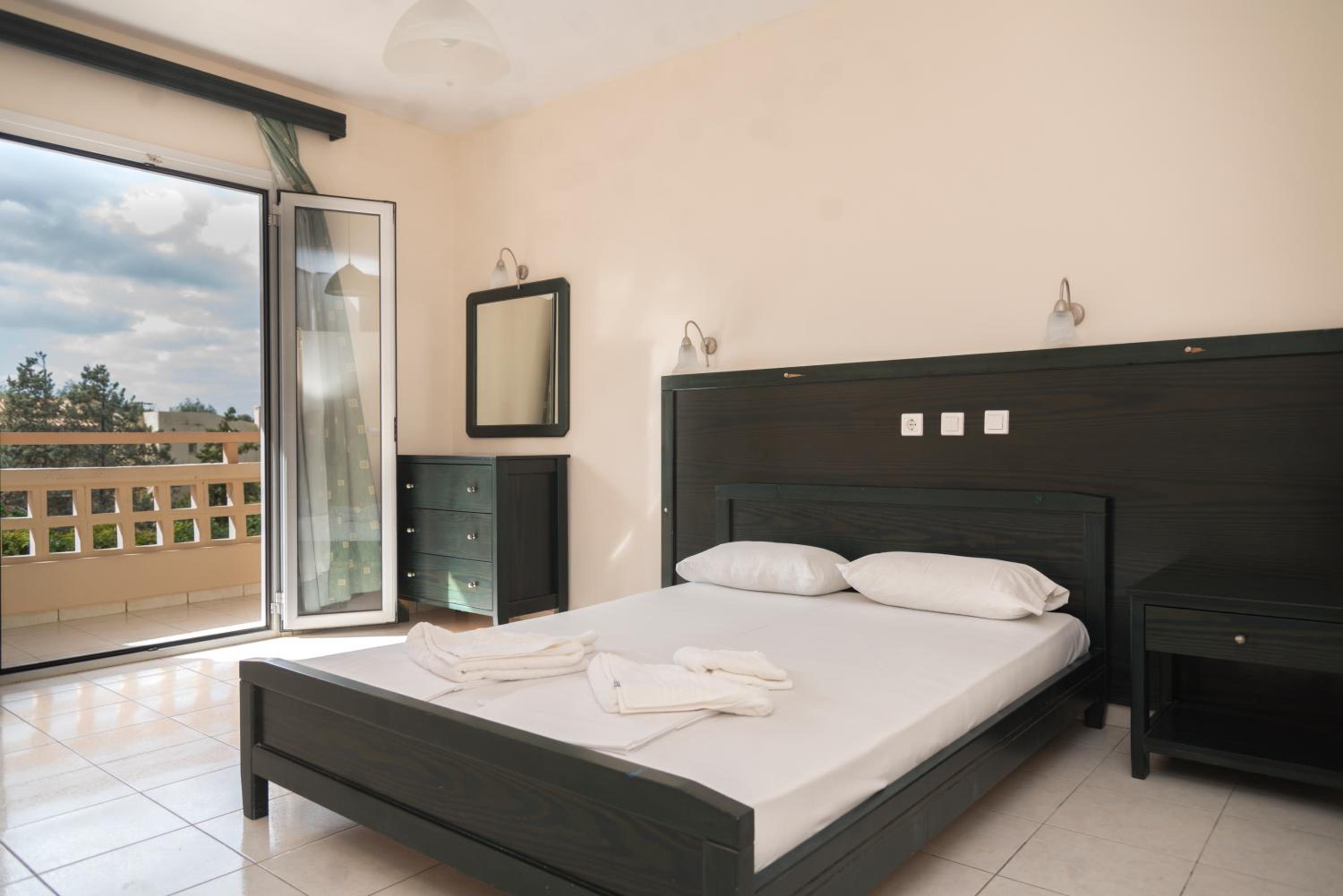 Sunset Studios Apartments 16/50