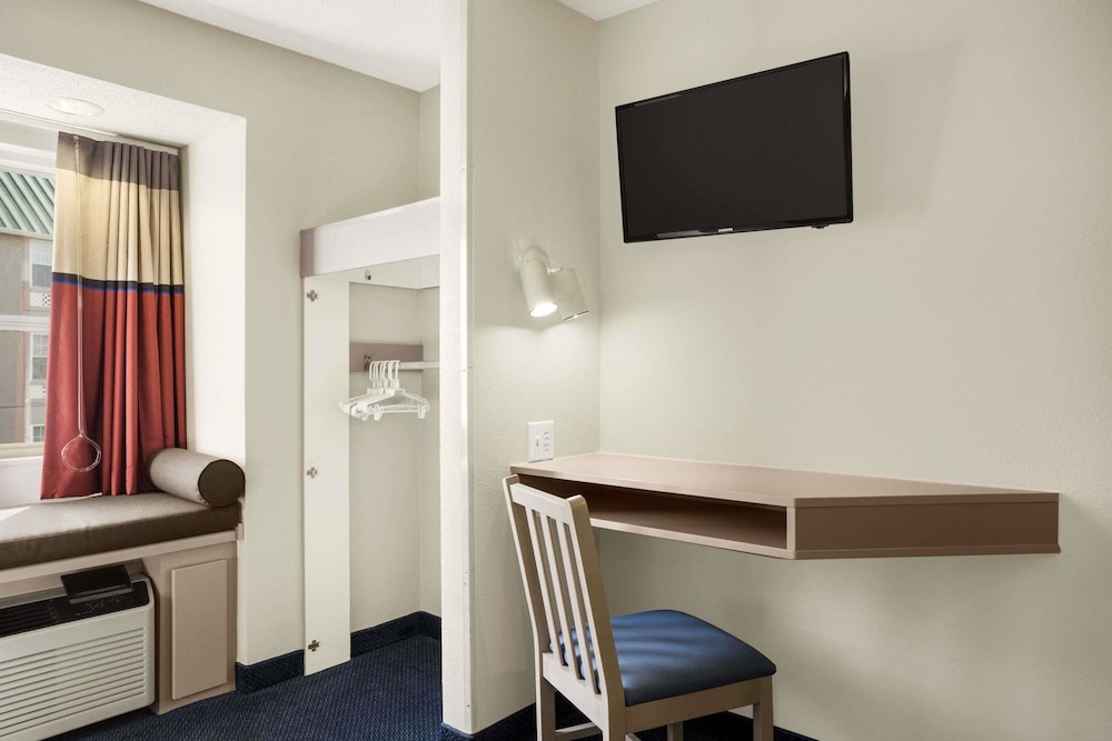 Microtel Inn Louisville East 20/28