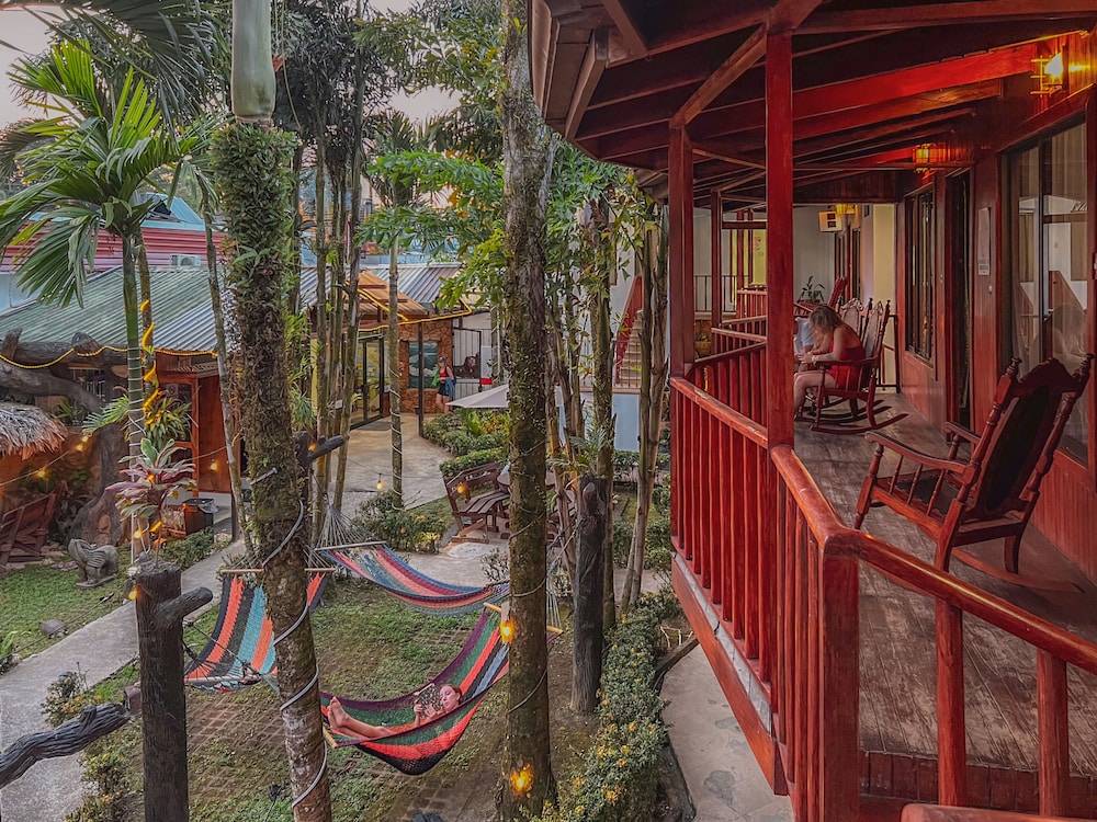 Arenal Hostel Resort 40/50