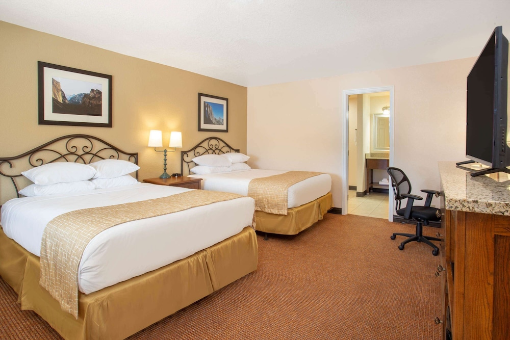 Travelodge by Wyndham Hawthorne 10/27
