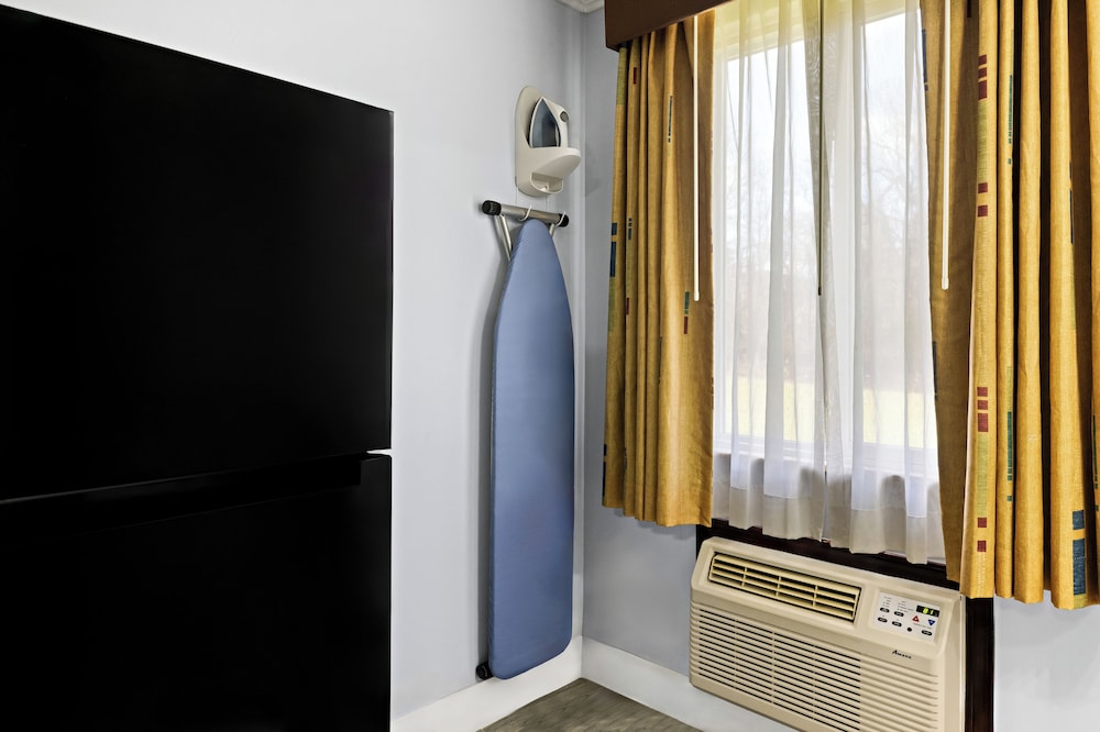 Americas Best Value Inn & Suites - Clarence/Buffalo East 28/49