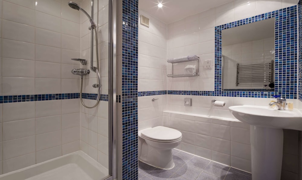 De Vere Horsley Estate 25/72