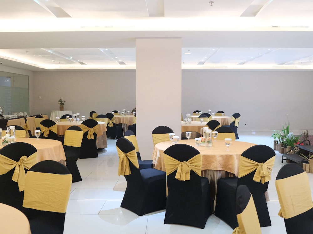 Fox Hotel Pekanbaru 35/50