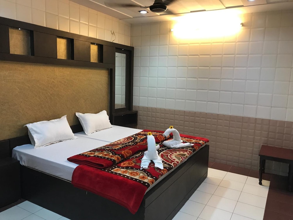 Hotel Sheela 22/53