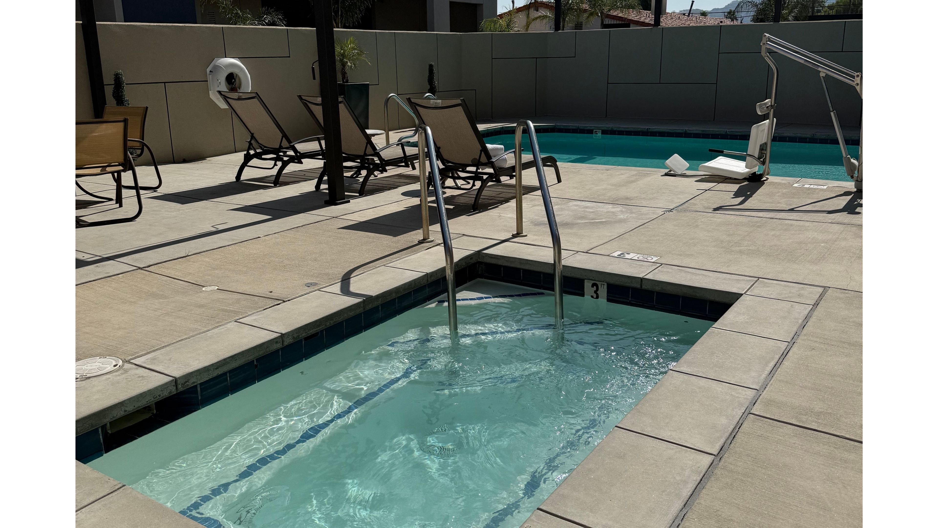 Holiday Inn Express and Suites Chatsworth 45/57