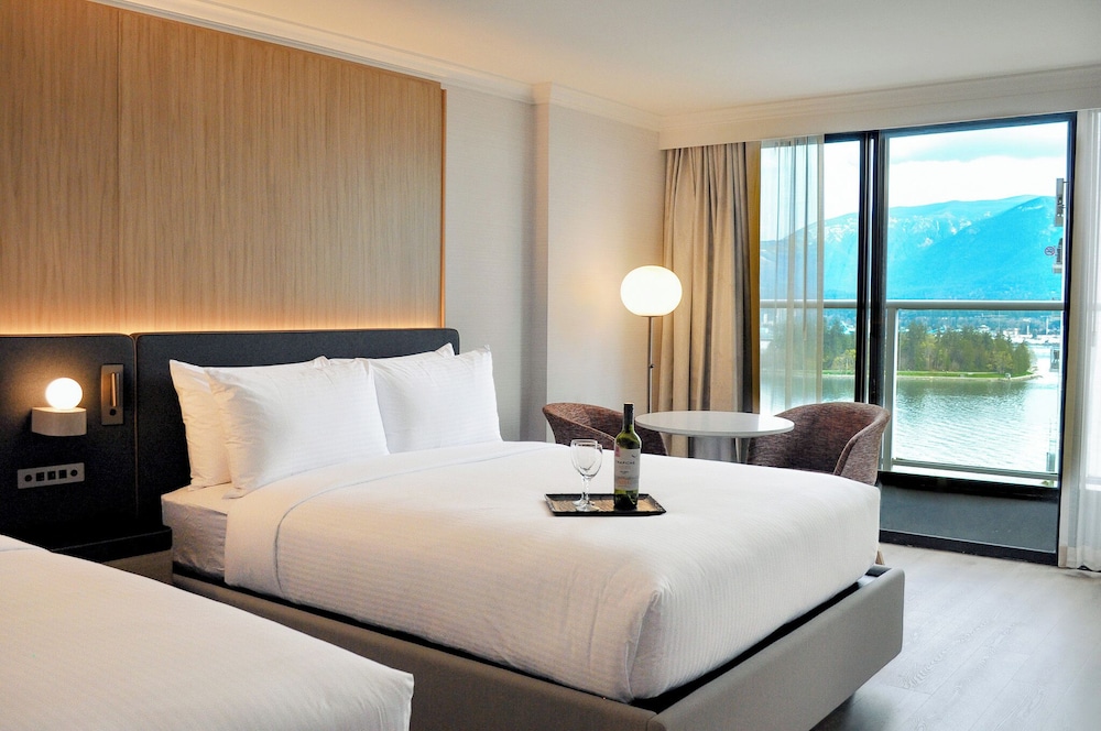 Renovated, 2 Queen Beds, Harbour View