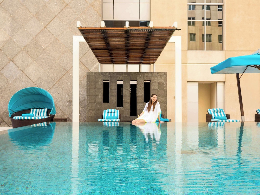 swimming pool spa