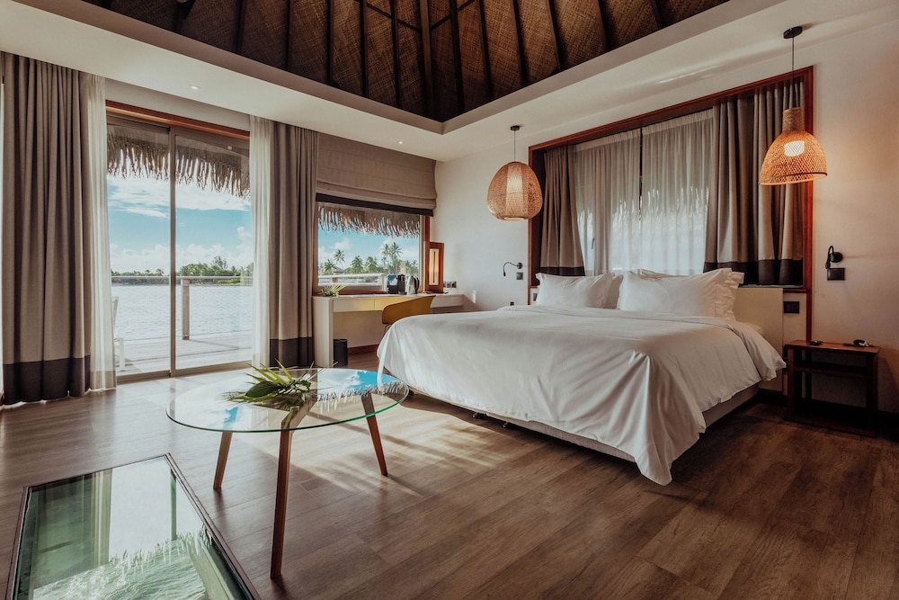 Tahiti Ia Ora Beach Resort 37/83