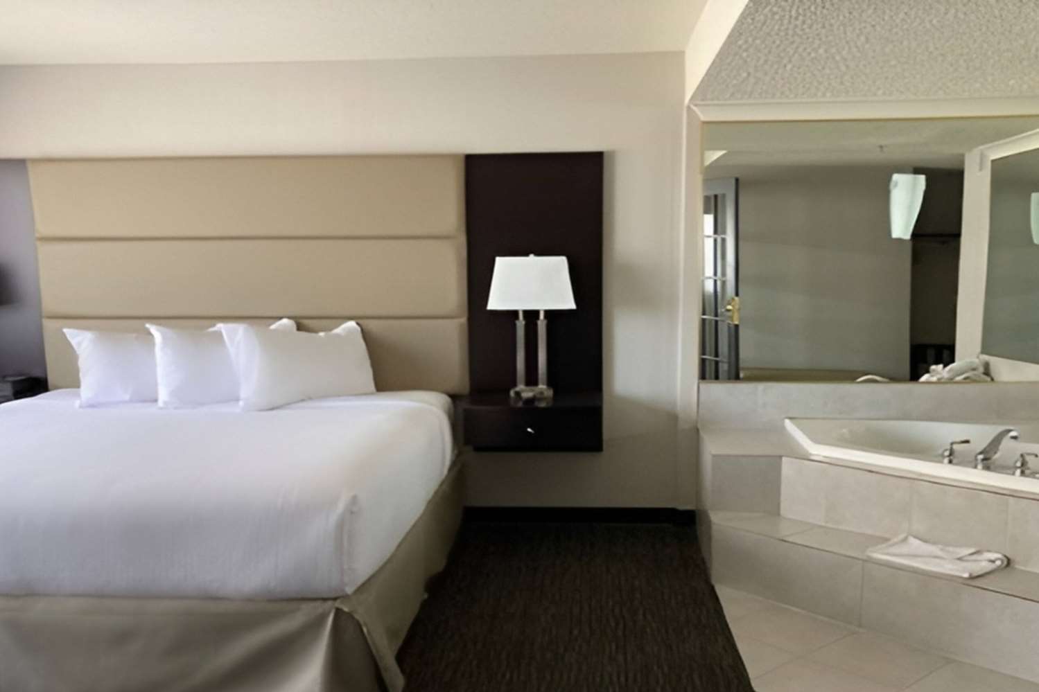 Ramada Plaza by Wyndham Regina Downtown 32/32