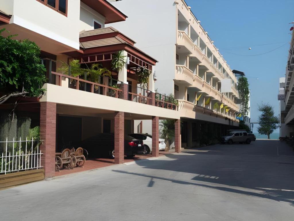 THE PAISIRI HOTEL 39/47