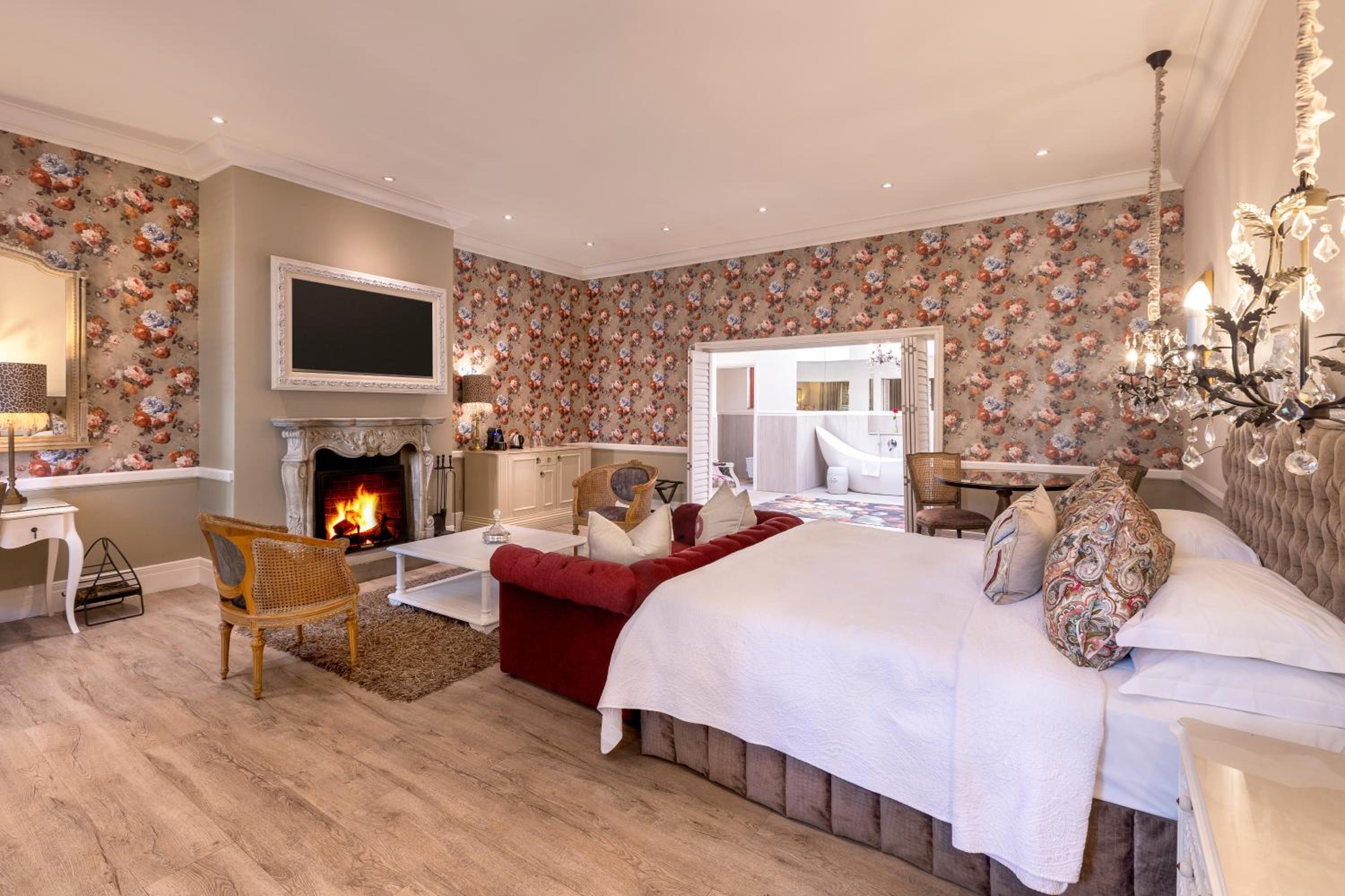 Courtyard, Suite