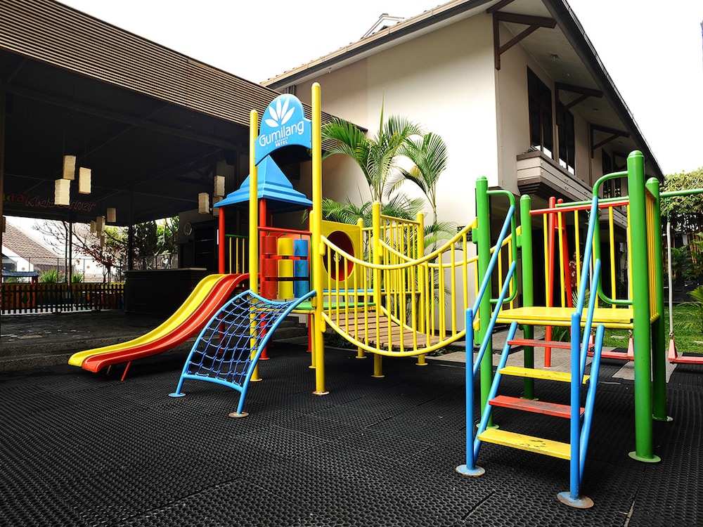 GUMILANG REGENCY HOTEL EX-GUMILANG SARI HOTEL(KT) 28/31