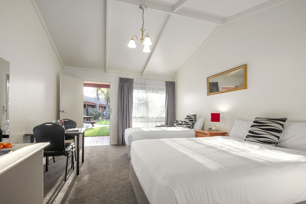 Quality Hotel Lakeside 12/51
