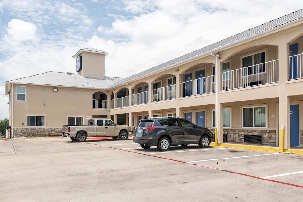 Motel6 Azle, TX 35/38