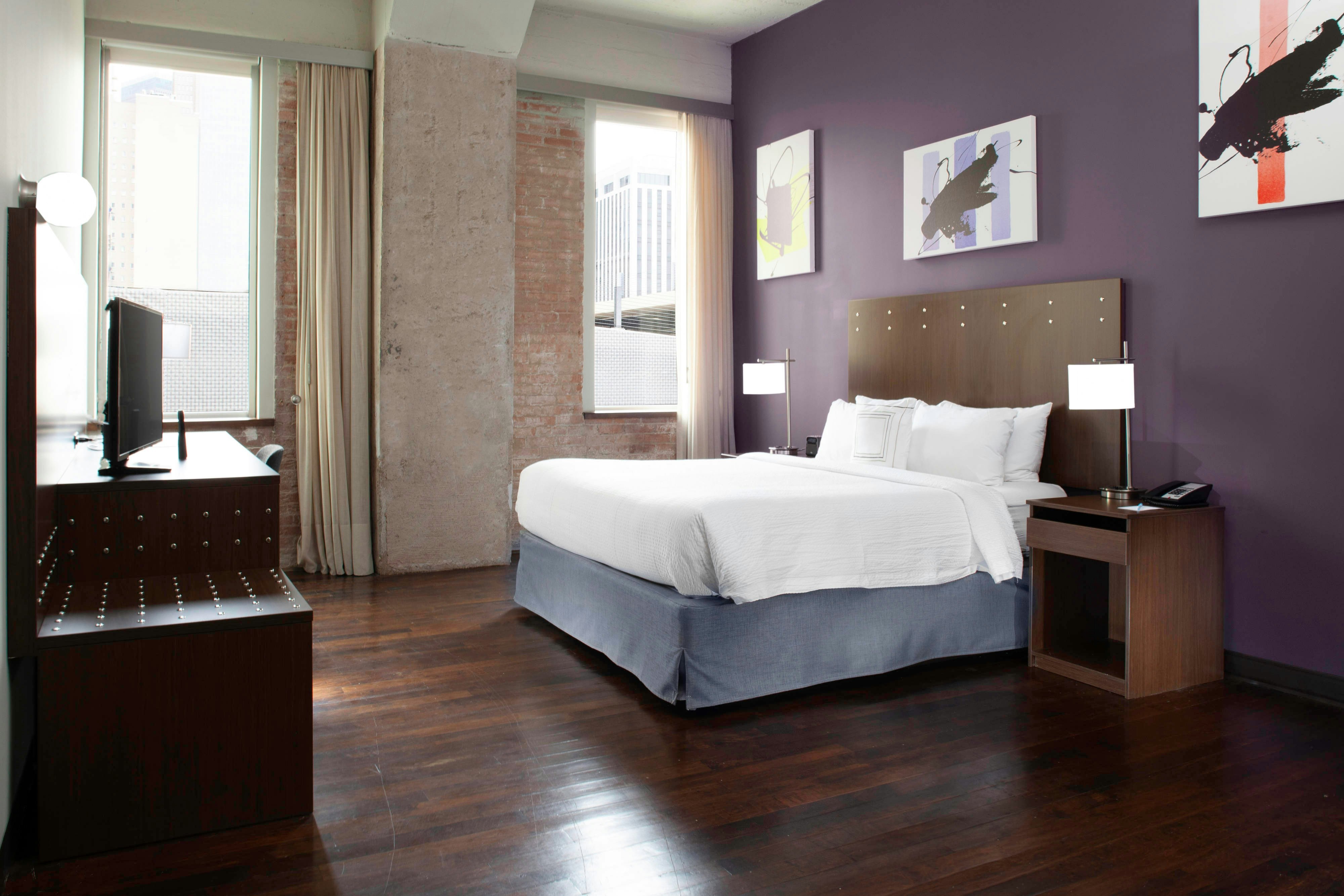 ROOM, KING BED
