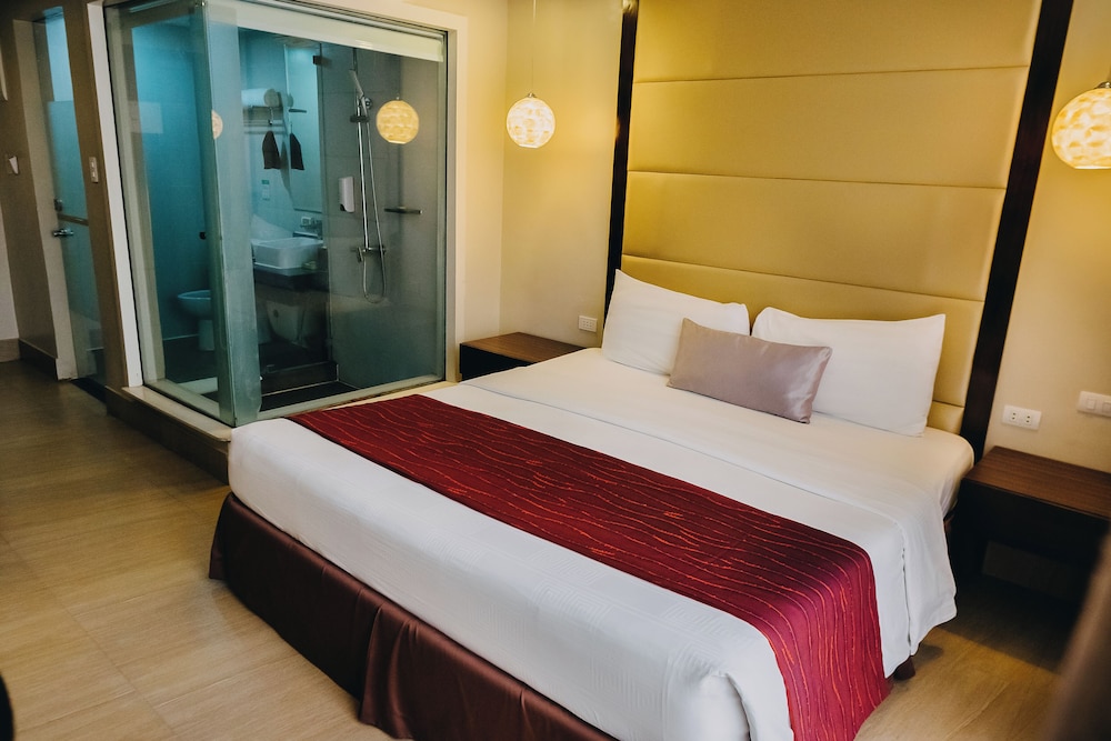 Goldberry Suites and Hotel Mactan 9/49